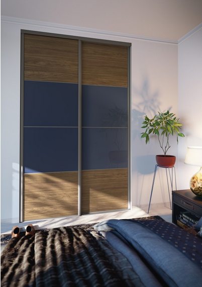 Porte Soprano 
Noyer Brun et Verre Laqué Bleu Nuit Brillant - Profil Smart Sablé Basalte .